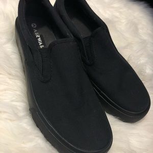 Airwalk women’s slide on shoes